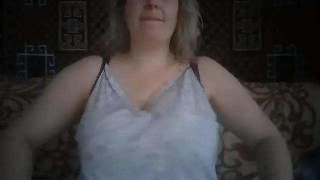 Snapshot of Diana_Britt chatting on November 17, 2025, 5:46 am Diana Britt online show from November 17, 2025, 5:46 am