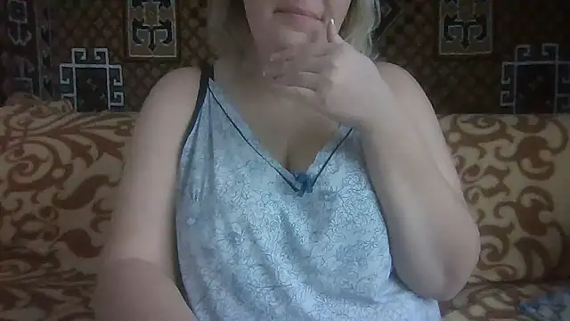 Snapshot of Diana_Britt chatting on December 17, 2025, 8:20 am Diana Britt online show from December 17, 2025, 8:20 am