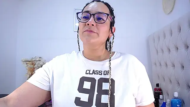 Snapshot of MIchelMomet chatting on January 27, 2025, 8:17 pm MIchelMomet online show from January 27, 2025, 8:17 pm