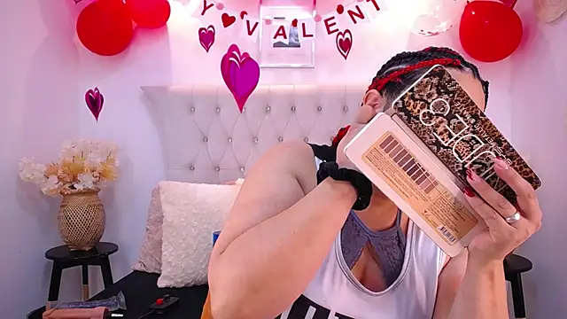 Snapshot of MIchelMomet chatting on February 10, 2025, 1:01 pm MIchelMomet online show from February 10, 2025, 1:01 pm