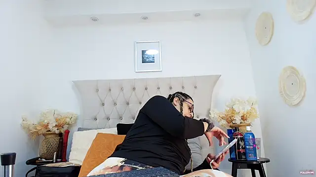 Snapshot of MIchelMomet chatting on March 7, 2025, 1:07 pm MIchelMomet online show from March 7, 2025, 1:07 pm