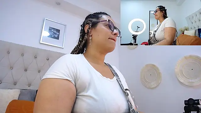 Snapshot of MIchelMomet chatting on March 9, 2025, 12:53 pm MIchelMomet online show from March 9, 2025, 12:53 pm