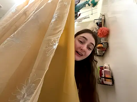 Snapshot of Snowbunnycake_131 chatting on January 9, 2026, 9:23 am Snowbunnycake 131 online show from January 9, 2026, 9:23 am