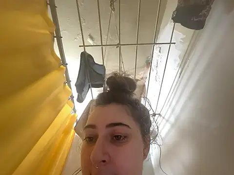 Snapshot of Snowbunnycake_131 chatting on February 17, 2026, 8:33 am Snowbunnycake 131 online show from February 17, 2026, 8:33 am