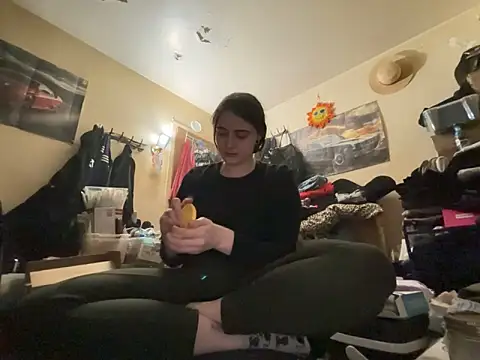 Snowbunnycake 131 online show from May 8, 2026, 5:29 pm