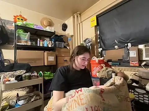 Snowbunnycake 131 online show from May 25, 2026, 1:11 am
