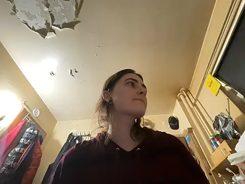 Snowbunnycake 131 online show from May 27, 2026, 7:33 pm