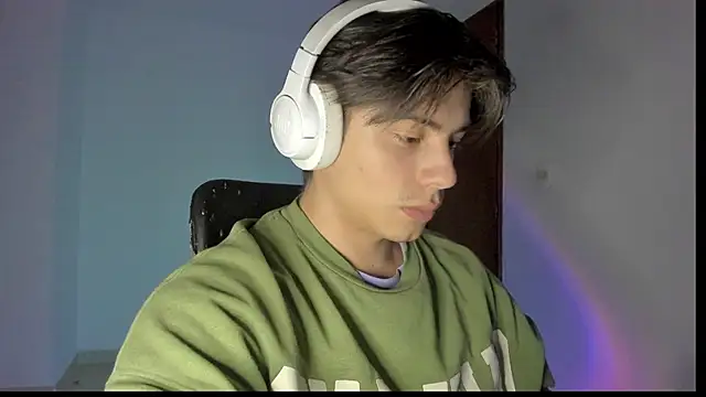 Snapshot of Giordano_Russo chatting on October 17, 2025, 4:37 am Giordano Russo online show from October 17, 2025, 4:37 am