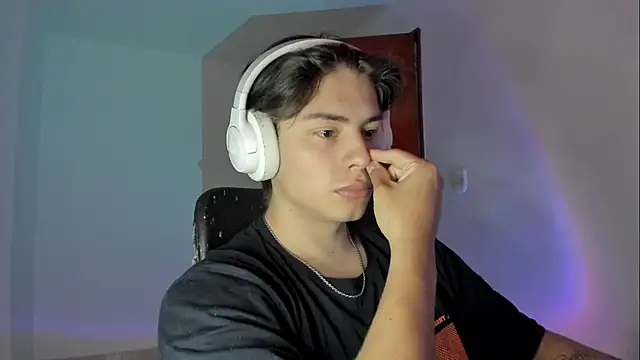 Snapshot of Giordano_Russo chatting on October 24, 2025, 9:22 pm Giordano Russo online show from October 24, 2025, 9:22 pm