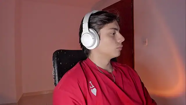 Snapshot of Giordano_Russo chatting on October 29, 2025, 12:46 am Giordano Russo online show from October 29, 2025, 12:46 am