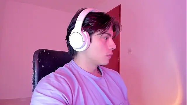 Snapshot of Giordano_Russo chatting on October 29, 2025, 9:16 pm Giordano Russo online show from October 29, 2025, 9:16 pm