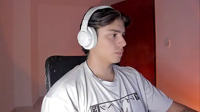 Snapshot of Giordano_Russo chatting on October 31, 2025, 4:46 am Giordano Russo online show from October 31, 2025, 4:46 am