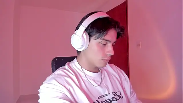 Snapshot of Giordano_Russo chatting on November 4, 2025, 8:41 pm Giordano Russo online show from November 4, 2025, 8:41 pm