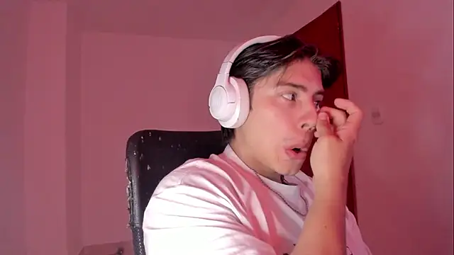 Snapshot of Giordano_Russo chatting on November 5, 2025, 8:31 pm Giordano Russo online show from November 5, 2025, 8:31 pm