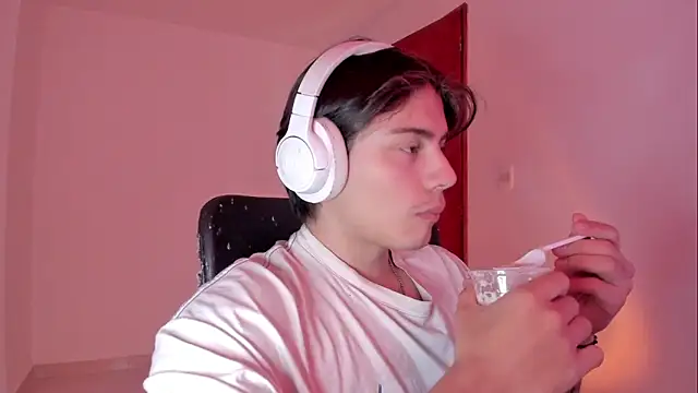 Snapshot of Giordano_Russo chatting on November 15, 2025, 8:05 pm Giordano Russo online show from November 15, 2025, 8:05 pm