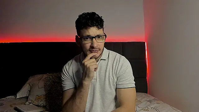 alejandro  2 online show from September 8, 2025, 9:47 pm