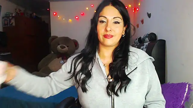 Snapshot of sahtlove1 chatting on December 16, 2025, 12:48 am sahtlove1 online show from December 16, 2025, 12:48 am