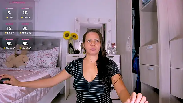 Snapshot of sharonDulce chatting on December 18, 2025, 5:02 am sharonDulce online show from December 18, 2025, 5:02 am