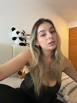 Snapshot of oriana_zoeee chatting on February 27, 2026, 8:42 pm oriana zoeee online show from February 27, 2026, 8:42 pm