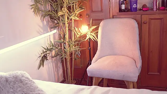 Snapshot of Lucy_fit chatting on October 18, 2025, 11:44 am Lucy fit online show from October 18, 2025, 11:44 am