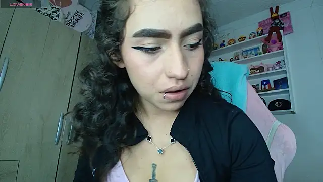 Snapshot of valenor_ chatting on January 17, 2026, 3:00 am valenor online show from January 17, 2026, 3:00 am