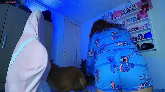 Snapshot of valenor_ chatting on February 5, 2026, 3:22 am valenor online show from February 5, 2026, 3:22 am