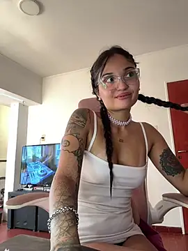 Snapshot of LunaXuan chatting on January 24, 2025, 10:41 pm LunaXuan online show from January 24, 2025, 10:41 pm