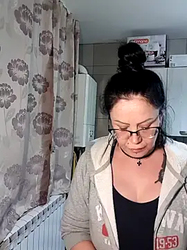 x  KHALEESI  x online show from November 20, 2025, 5:45 pm