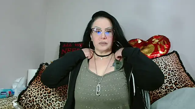 Snapshot of x__KHALEESI__x chatting on February 7, 2026, 11:19 pm x KHALEESI x online show from February 7, 2026, 11:19 pm