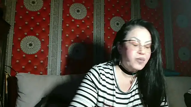 Snapshot of x__KHALEESI__x chatting on April 18, 2026, 10:21 pm x KHALEESI x online show from April 18, 2026, 10:21 pm