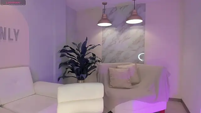 Snapshot of NiaHolland chatting on December 14, 2025, 6:12 pm NiaHolland online show from December 14, 2025, 6:12 pm