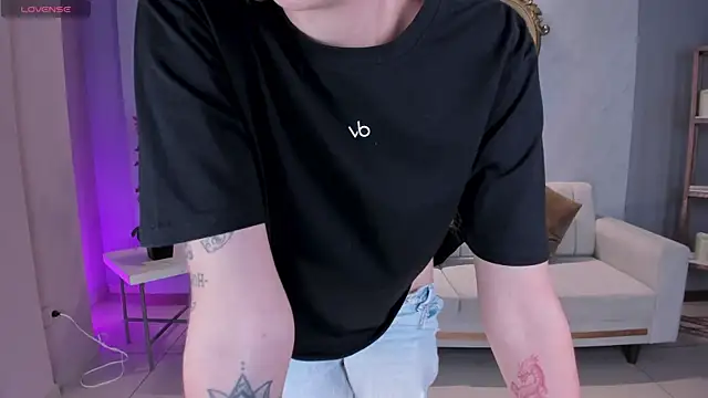 Snapshot of NiaHolland chatting on December 16, 2025, 7:08 pm NiaHolland online show from December 16, 2025, 7:08 pm