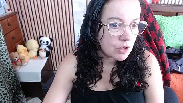 Sonialorens  online show from October 8, 2025, 4:26 pm
