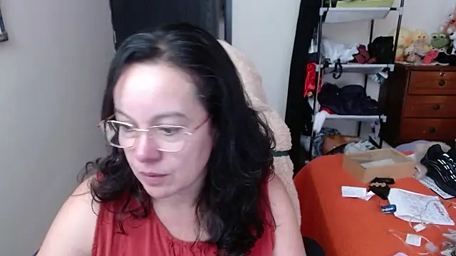 Sonialorens  online show from November 26, 2025, 8:54 pm