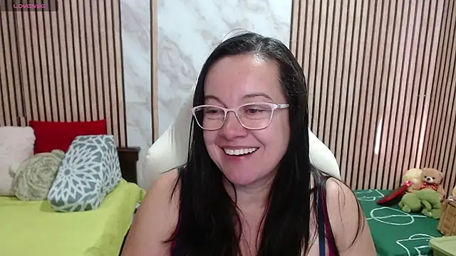 Snapshot of Sonialorens_ chatting on July 21, 2026, 8:11 pm Sonialorens online show from July 21, 2026, 8:11 pm