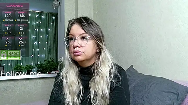 elven dreams  online show from December 2, 2025, 10:20 am