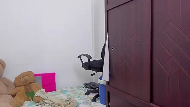 Emma lean online show from October 28, 2025, 11:58 am