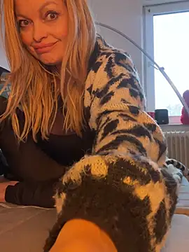 Snapshot of Lisavontease chatting on February 22, 2026, 2:26 pm Lisavontease online show from February 22, 2026, 2:26 pm