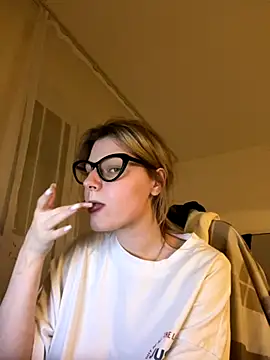 MaryHiggins online show from November 5, 2025, 1:16 am