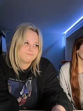 Snapshot of B_Ratz chatting on November 12, 2025, 8:19 pm B Ratz online show from November 12, 2025, 8:19 pm