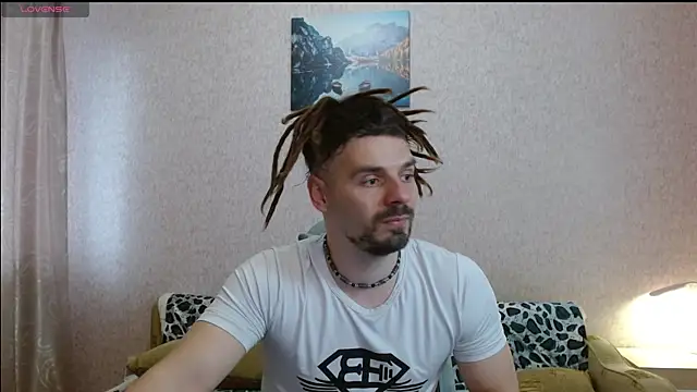 Aestheticguy101 online show from May 18, 2026, 1:17 pm
