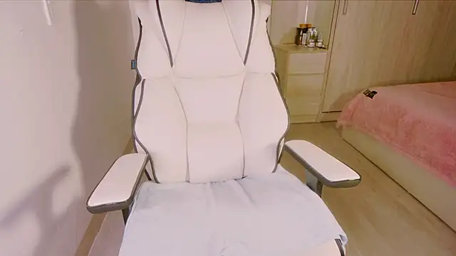 Girl  Funny online show from February 9, 2025, 1:25 pm