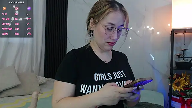 Snapshot of hotpawgmilf chatting on February 11, 2026, 9:09 pm hotpawgmilf online show from February 11, 2026, 9:09 pm