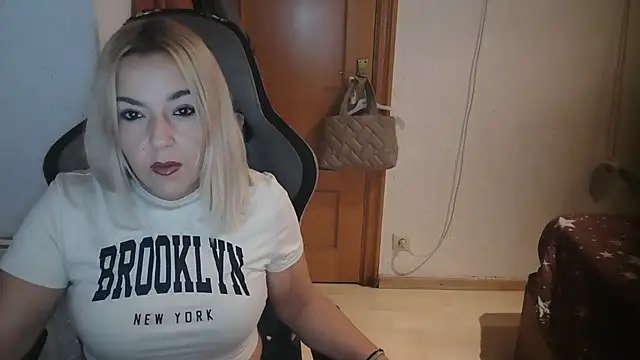 Snapshot of bekka__ chatting on October 31, 2025, 8:15 am bekka online show from October 31, 2025, 8:15 am