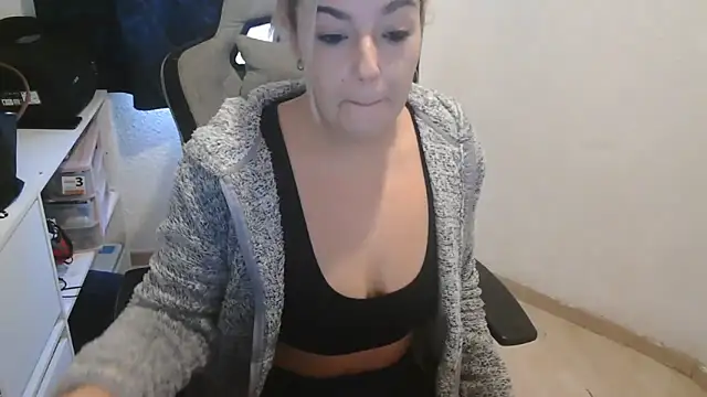 Snapshot of bekka__ chatting on December 1, 2025, 10:31 am bekka online show from December 1, 2025, 10:31 am