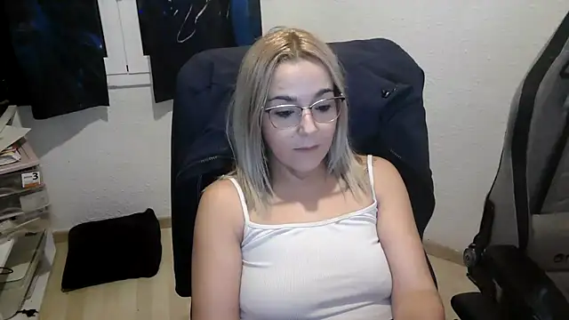 Snapshot of bekka__ chatting on December 15, 2025, 5:17 pm bekka online show from December 15, 2025, 5:17 pm