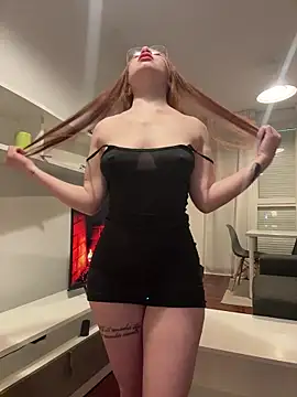 Snapshot of redheaddoll22 chatting on March 6, 2026, 10:45 am redheaddoll22 online show from March 6, 2026, 10:45 am
