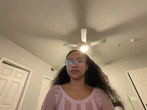 Snapshot of RylHoneyy chatting on February 1, 2026, 2:21 am RylHoneyy online show from February 1, 2026, 2:21 am