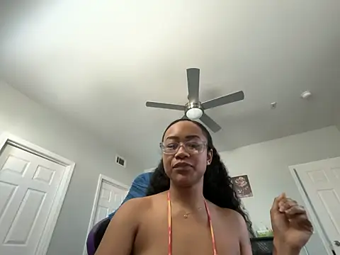 Snapshot of RylHoneyy chatting on February 2, 2026, 8:51 pm RylHoneyy online show from February 2, 2026, 8:51 pm