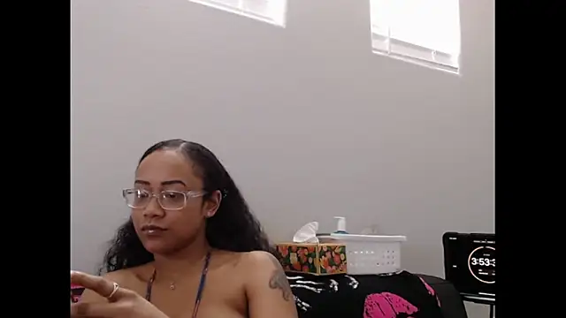 Snapshot of RylHoneyy chatting on February 22, 2026, 7:56 pm RylHoneyy online show from February 22, 2026, 7:56 pm